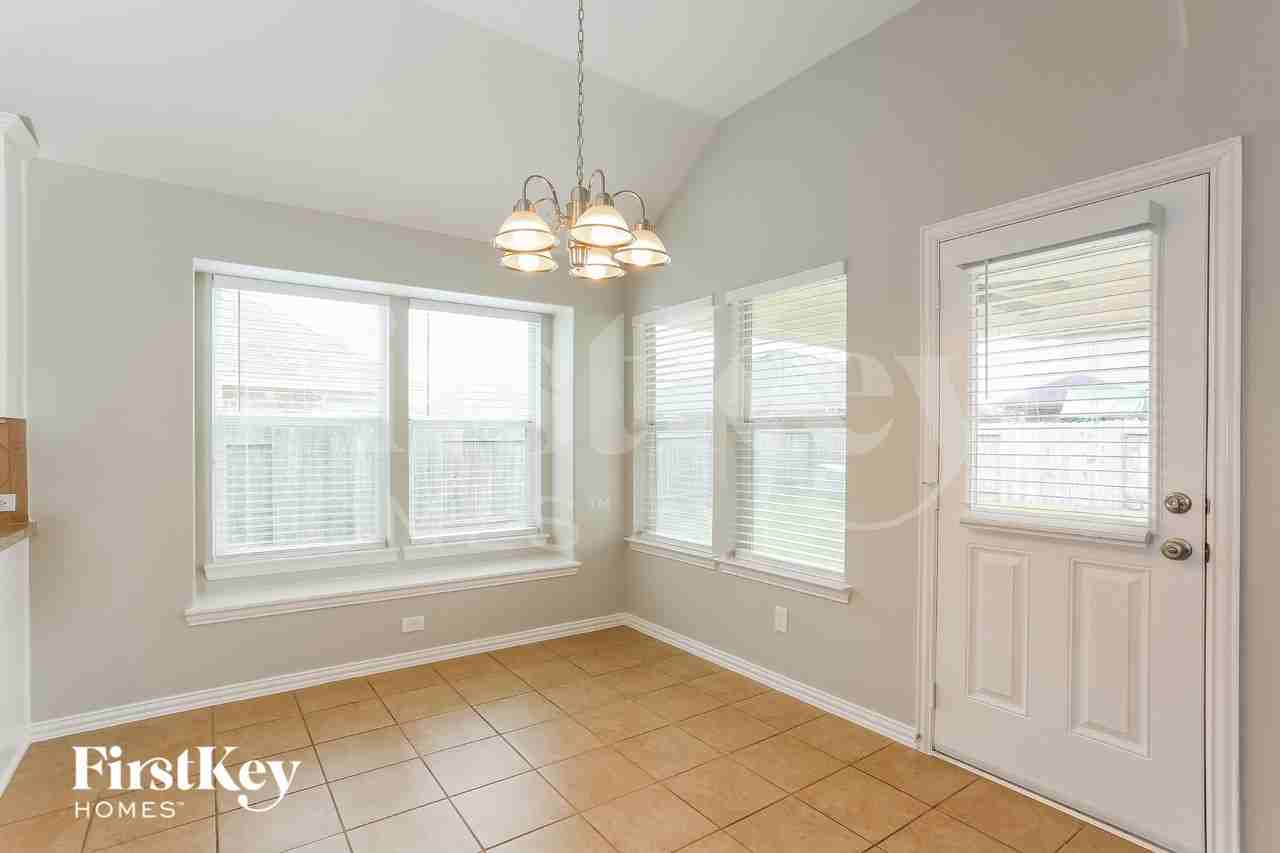 6542 Turner Fields Ln - Photo 5 of 15