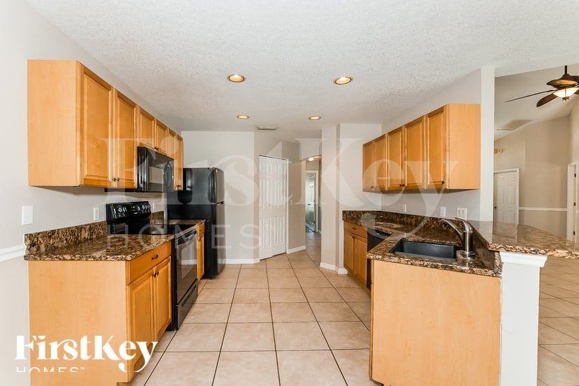 5065 Hansard Ave - Photo 5 of 16