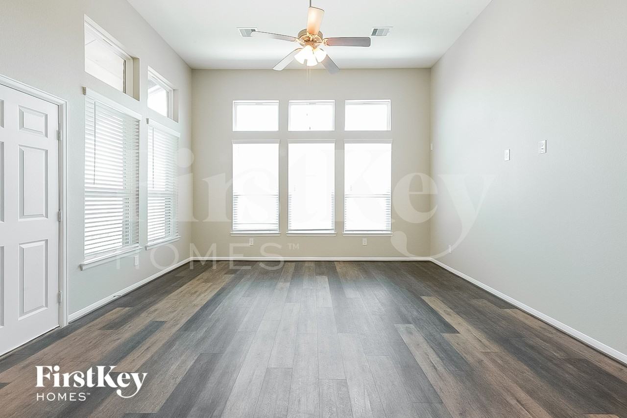 12524 Jetty Cove Dr - Photo 3 of 15