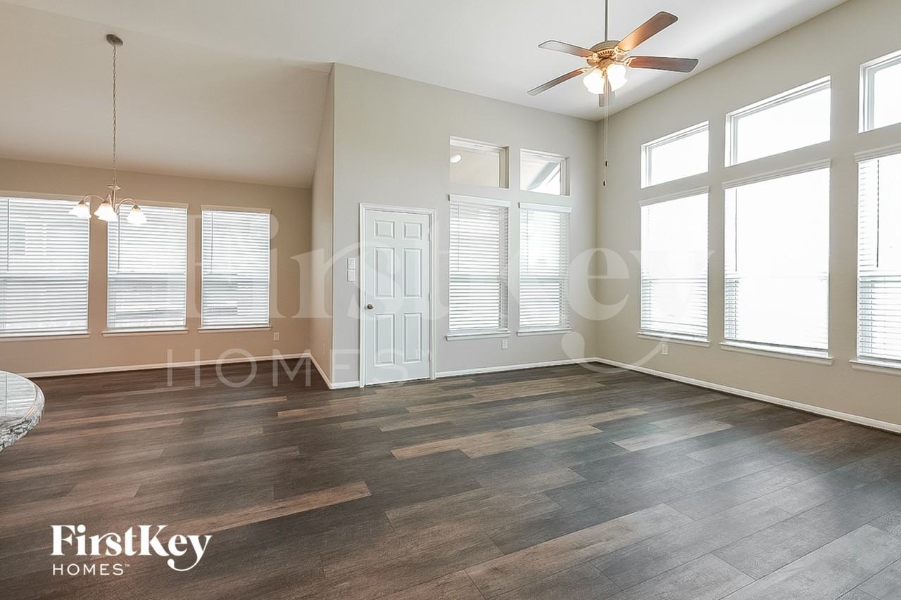 12524 Jetty Cove Dr - Photo 4 of 15