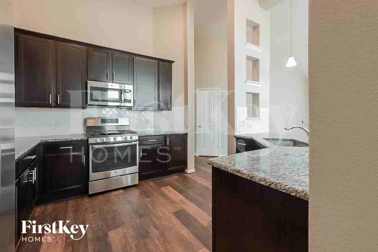 12524 Jetty Cove Dr - Photo 6 of 15