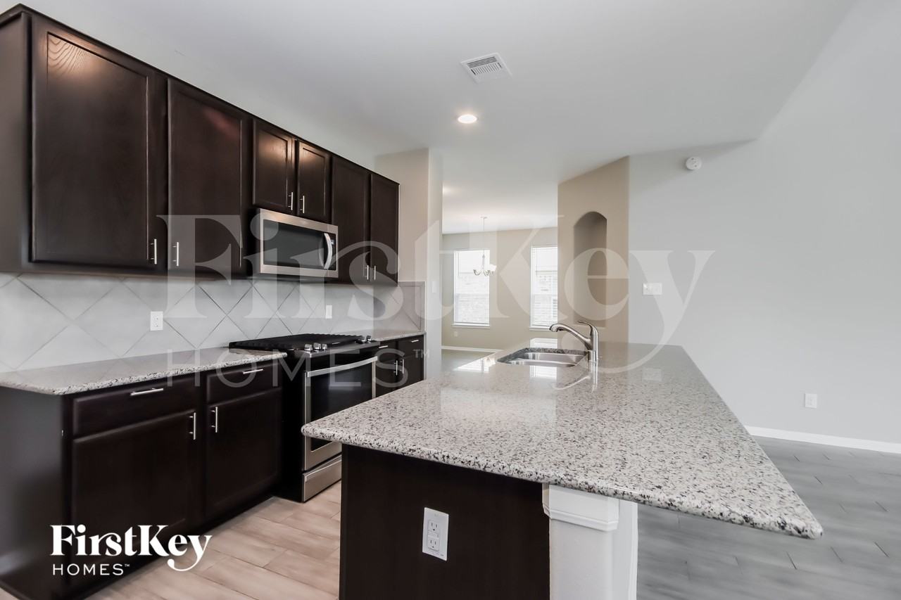 3013 Tulip Poplar Trl - Photo 6 of 15