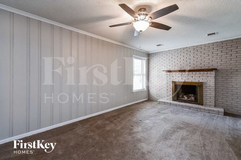 1465 Wheaton St - Photo 2 of 14