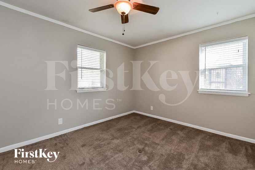 1465 Wheaton St - Photo 5 of 14