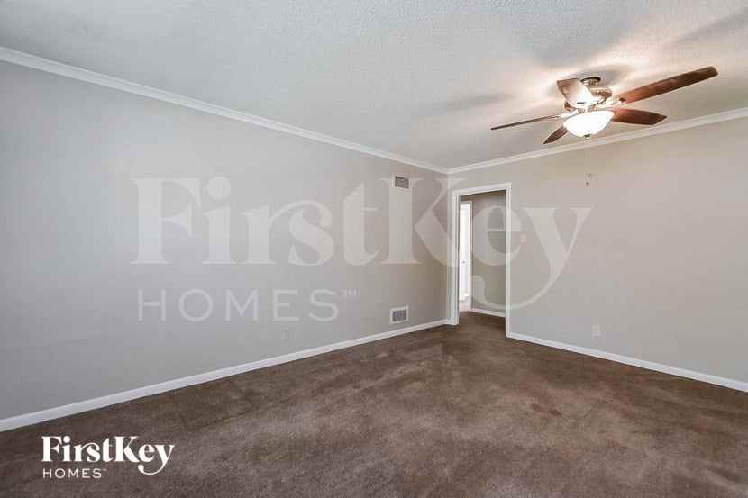 1465 Wheaton St - Photo 7 of 14