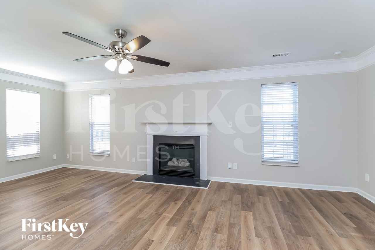 3801 Glen Lyon Dr - Photo 3 of 19