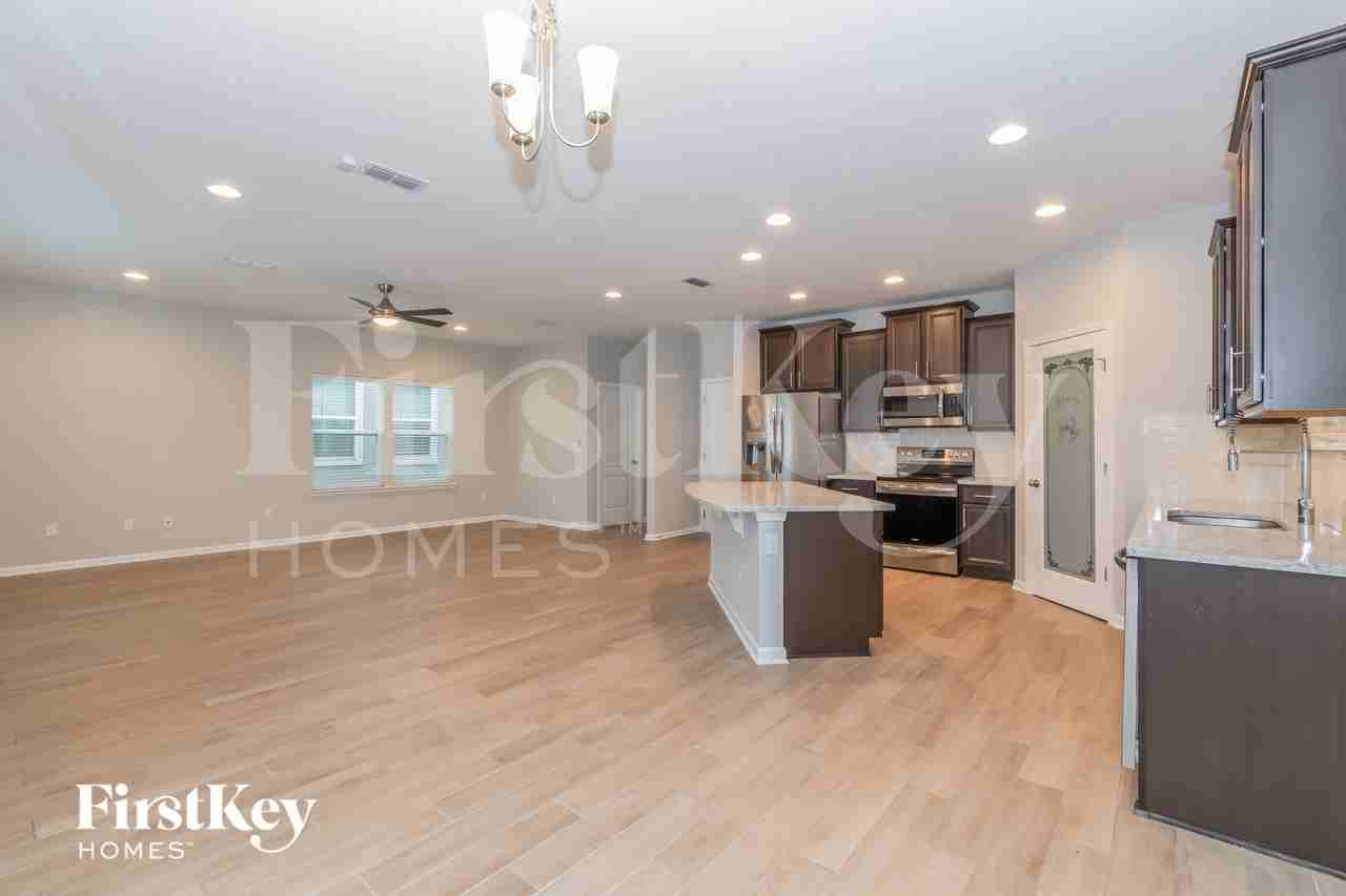 8134 Dancing Fox St - Photo 5 of 15