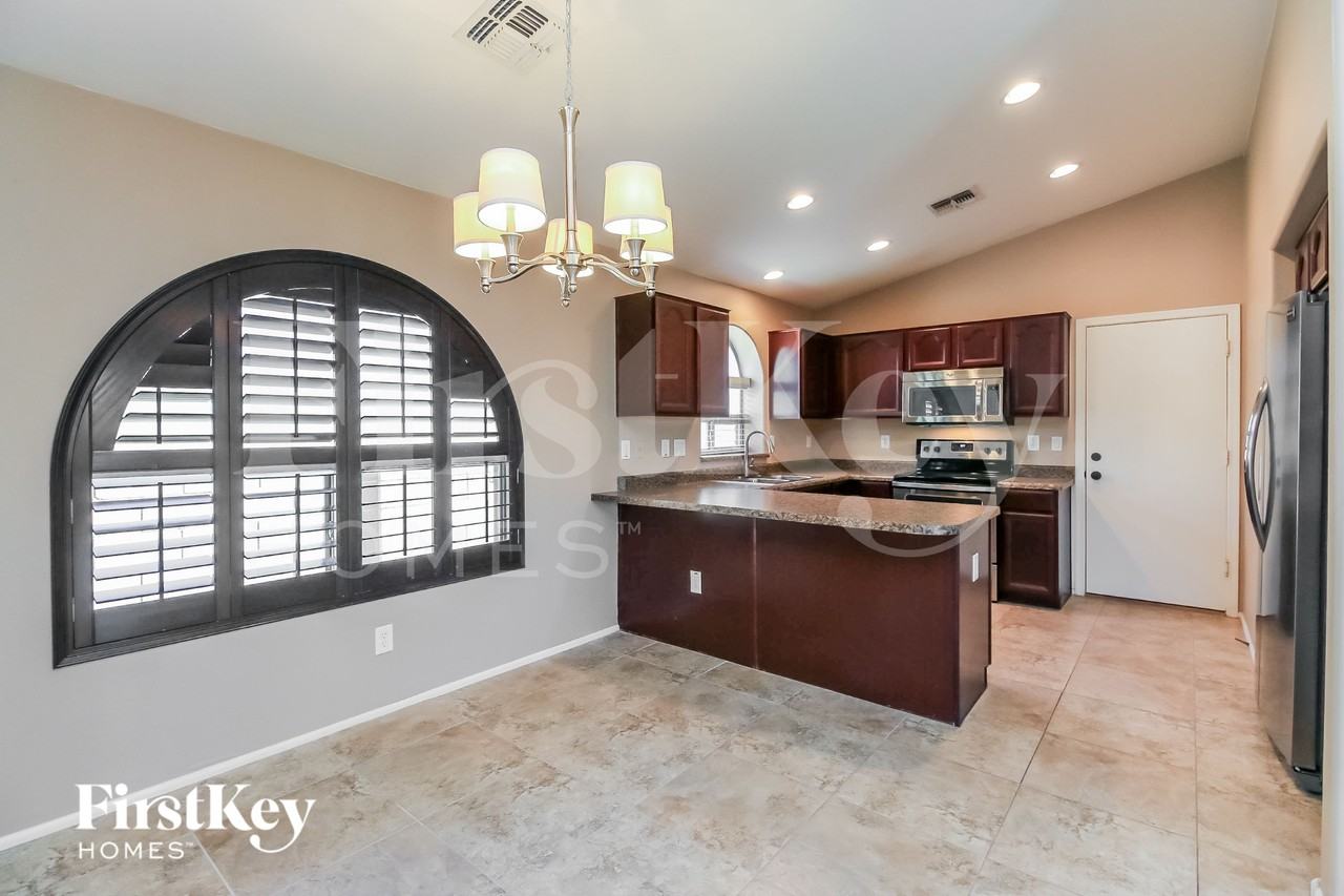 4270 E Amarillo Dr - Photo 5 of 15