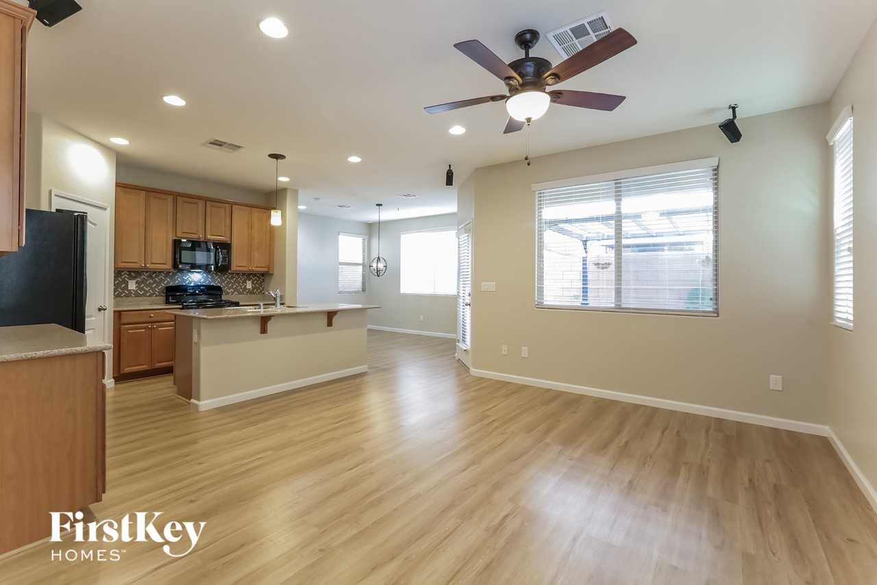 7628 Jasmine Falls Dr - Photo 3 of 15