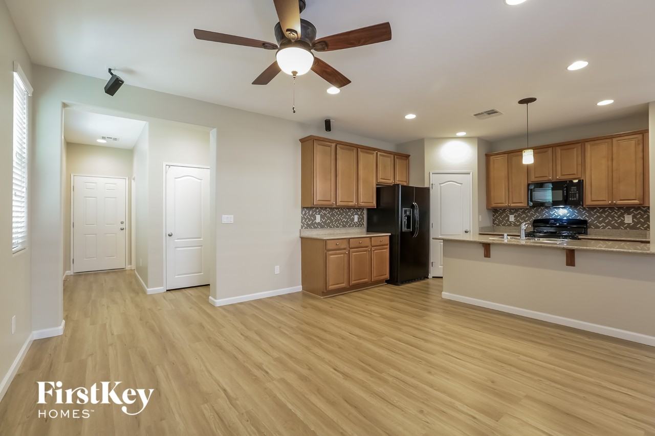 7628 Jasmine Falls Dr - Photo 4 of 15