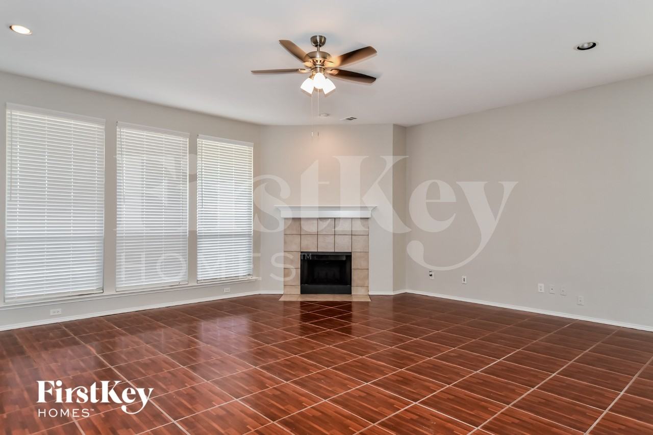 4203 Lucy Ln - Photo 2 of 15