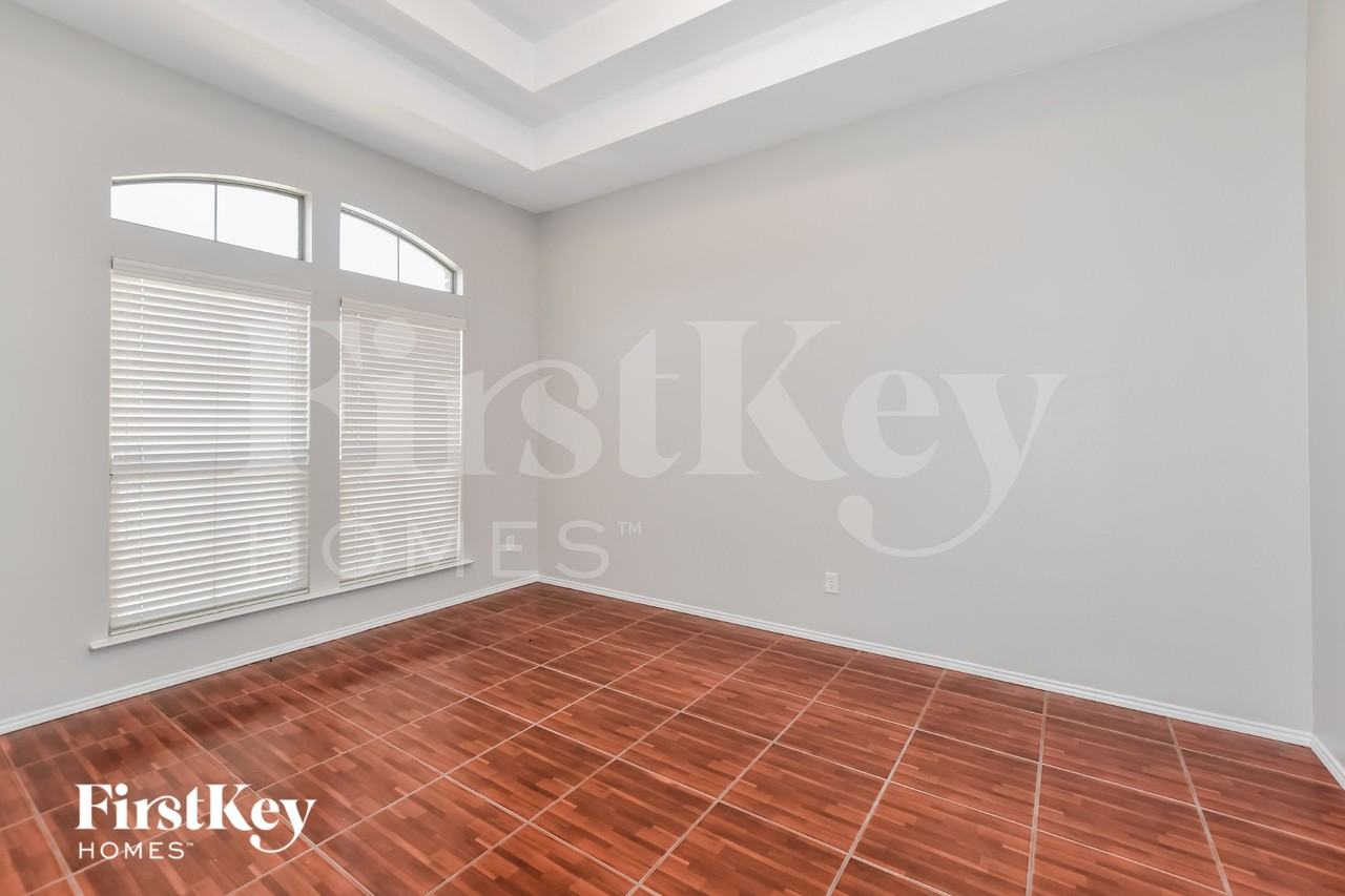 4203 Lucy Ln - Photo 3 of 15