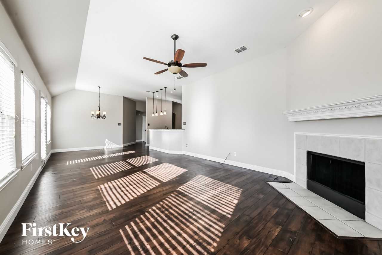 502 Dover Park Trl - Photo 2 of 15