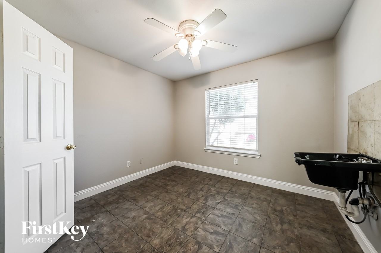 502 Dover Park Trl - Photo 7 of 15