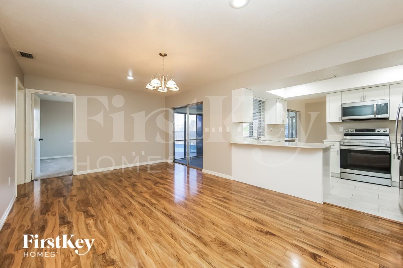 2144 Pellam Blvd - Photo 3 of 16