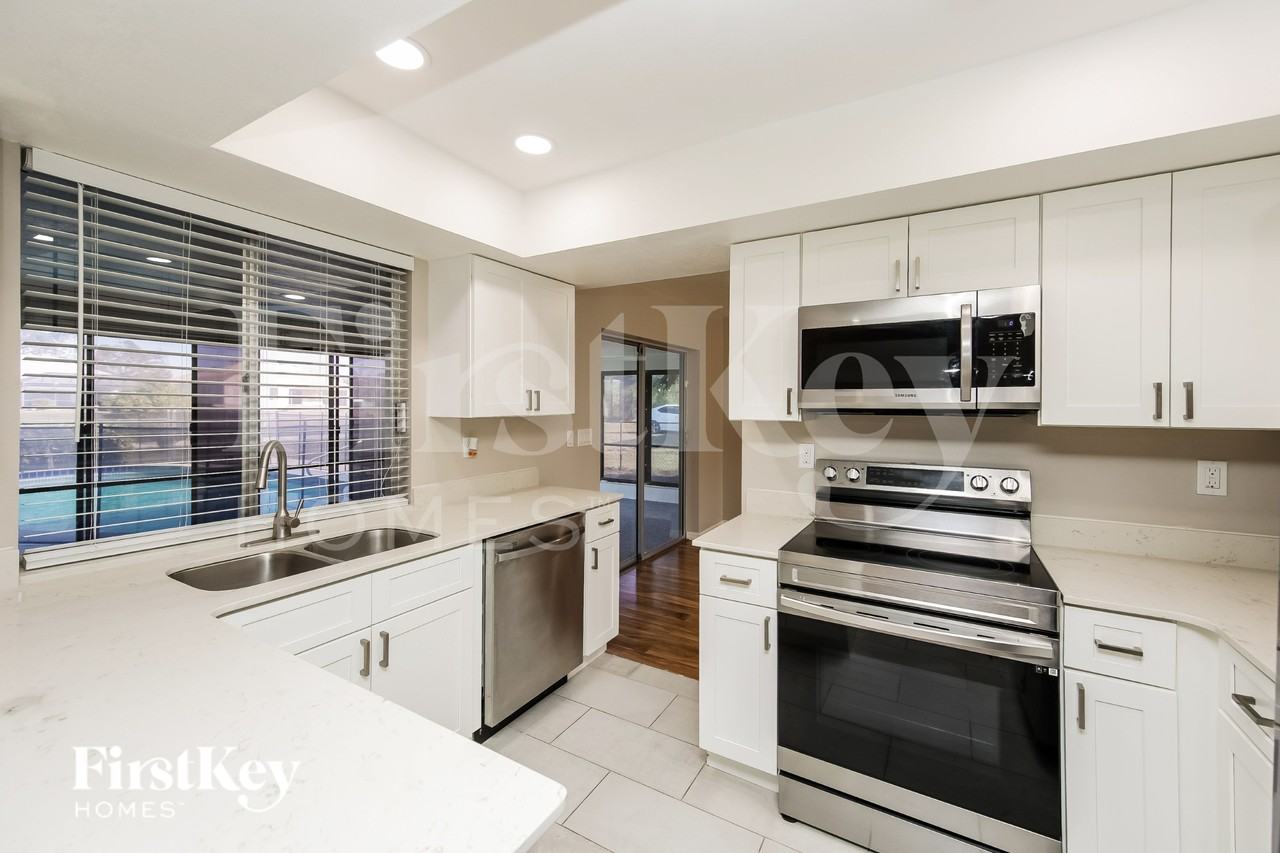 2144 Pellam Blvd - Photo 5 of 16