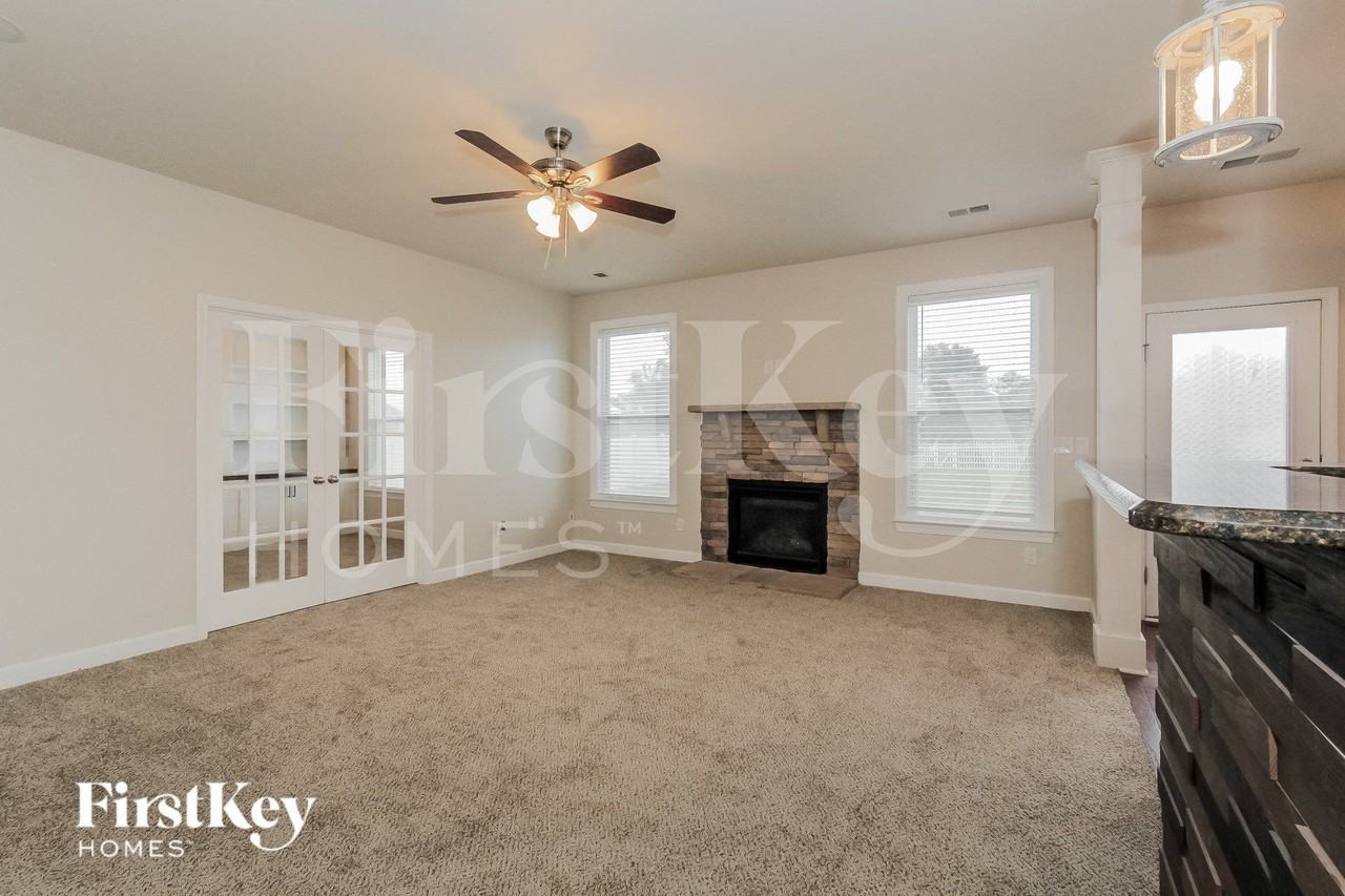 162 Wellshire St - Photo 3 of 15