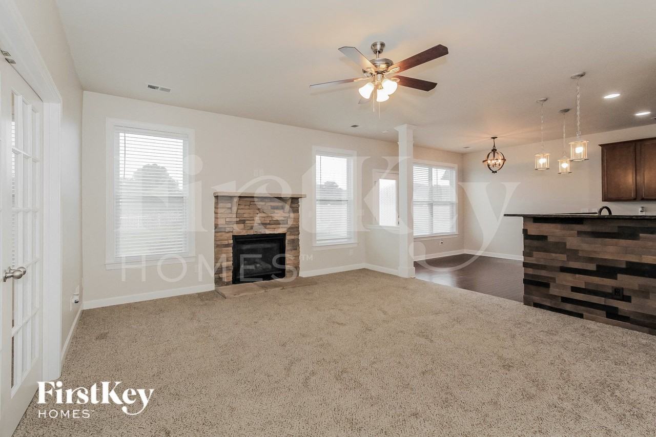 162 Wellshire St - Photo 4 of 15