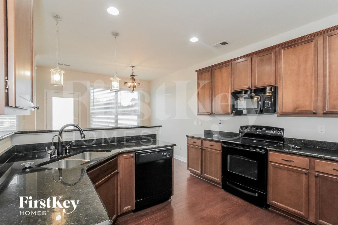 162 Wellshire St - Photo 5 of 15