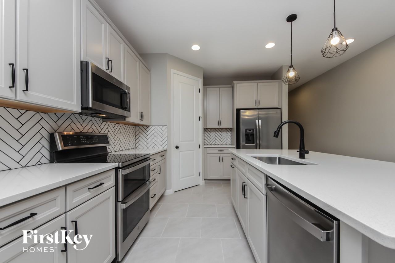 3524 Bristol Cove Ln - Photo 5 of 15