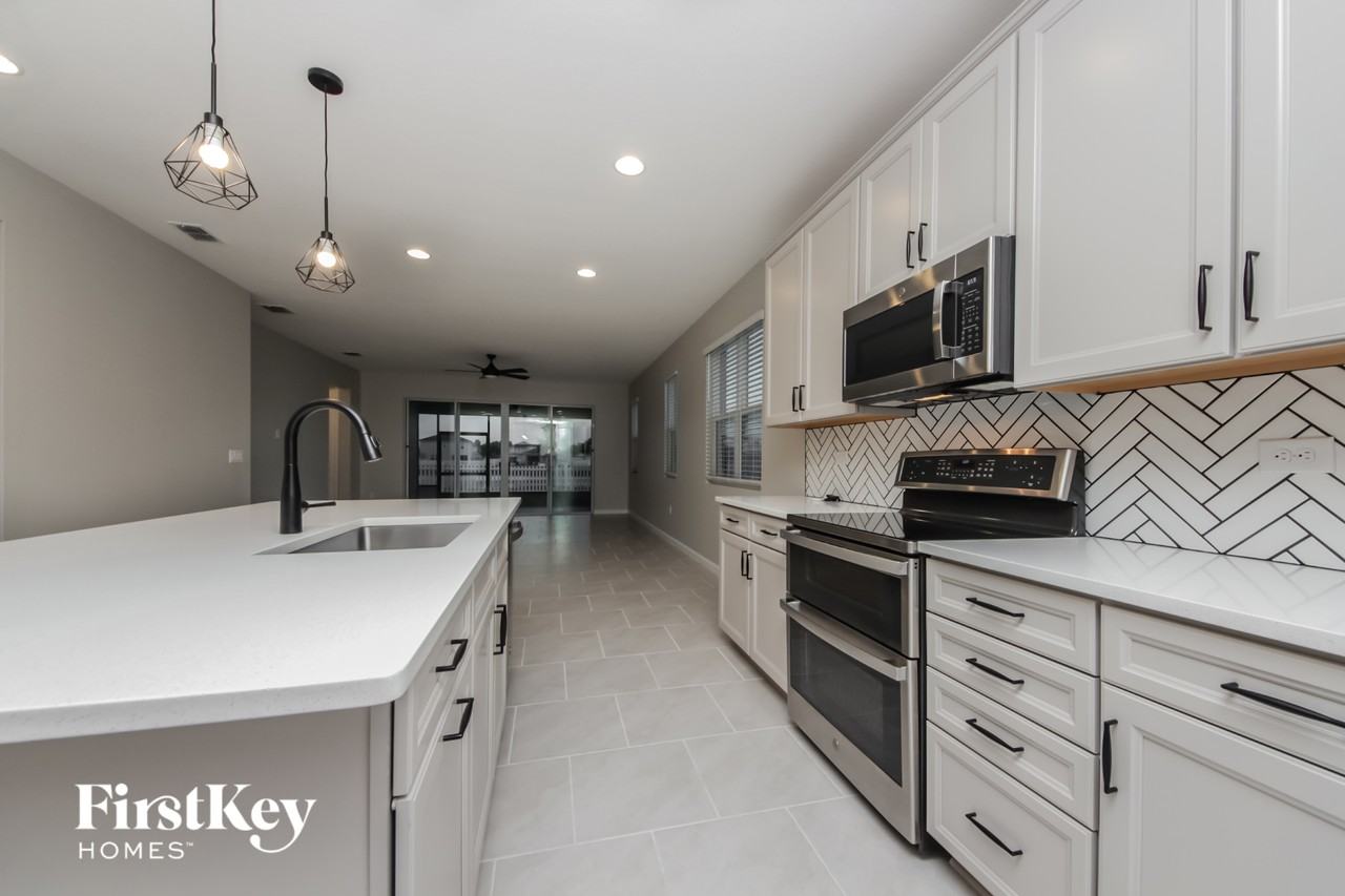 3524 Bristol Cove Ln - Photo 6 of 15