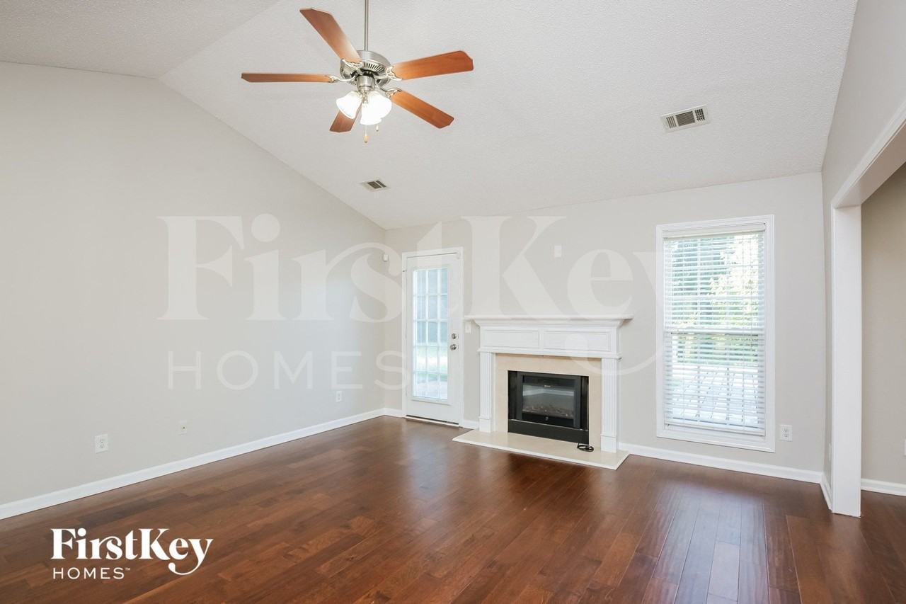 1581 Brush Creek Dr - Photo 3 of 15