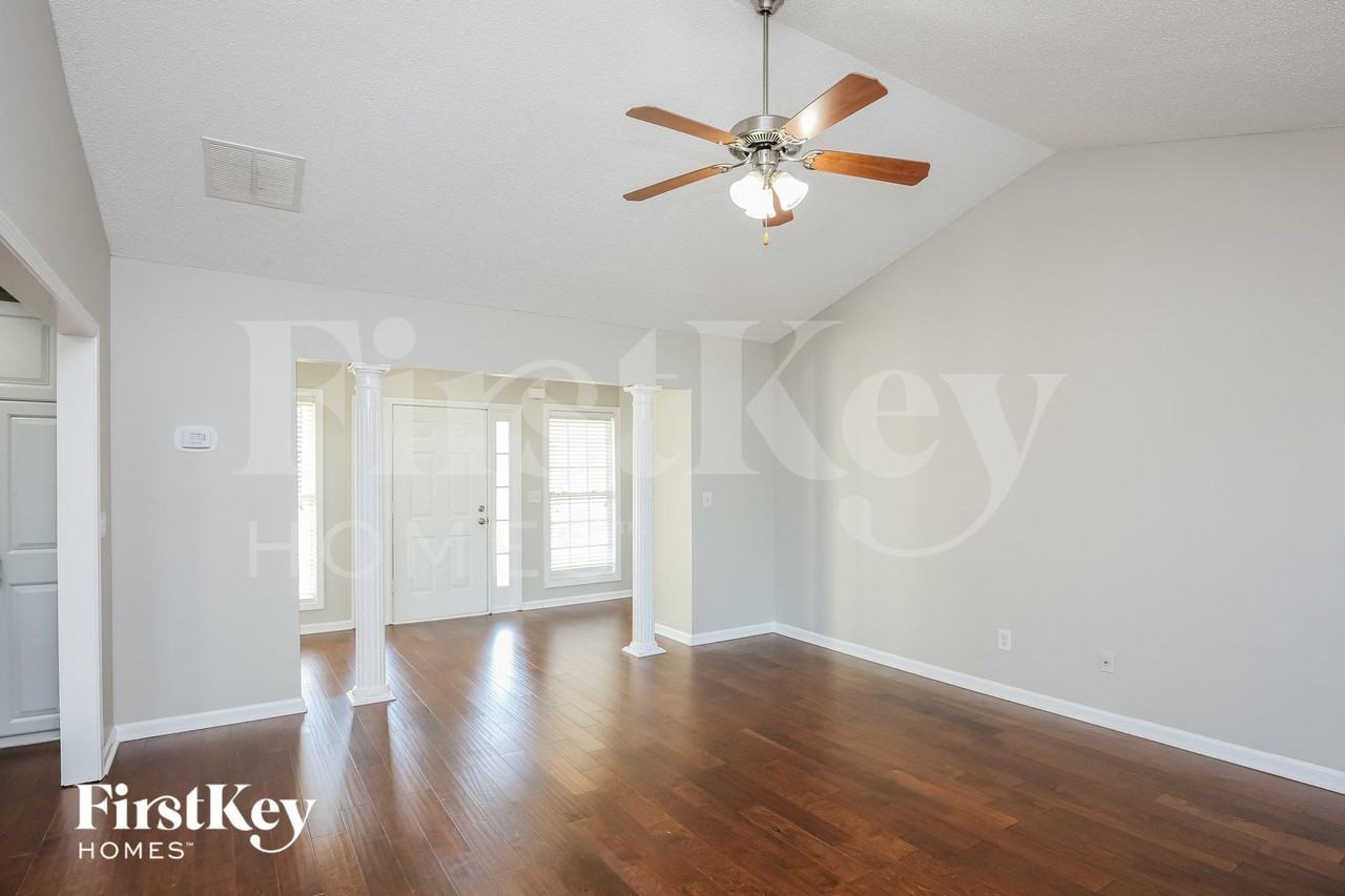 1581 Brush Creek Dr - Photo 4 of 15