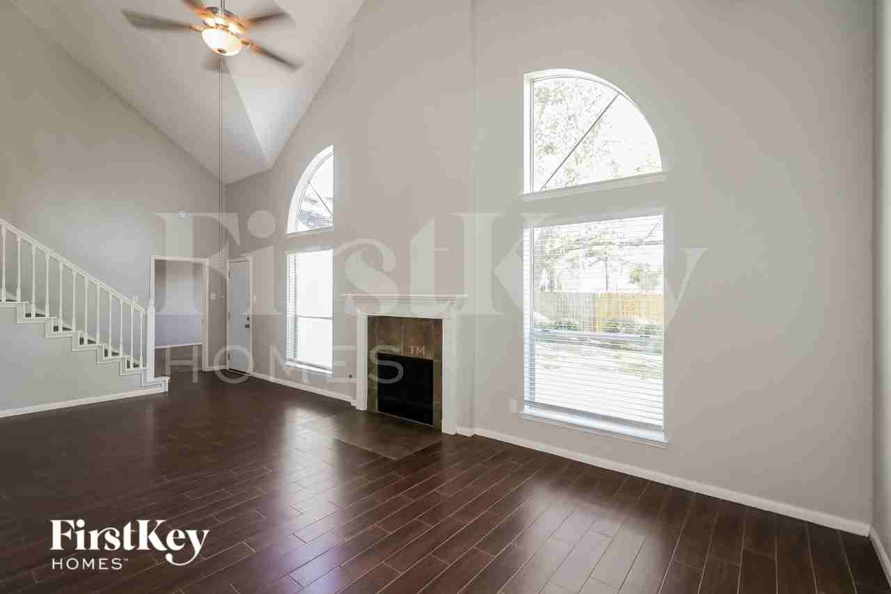 2731 Cross Tide Ln - Photo 3 of 16