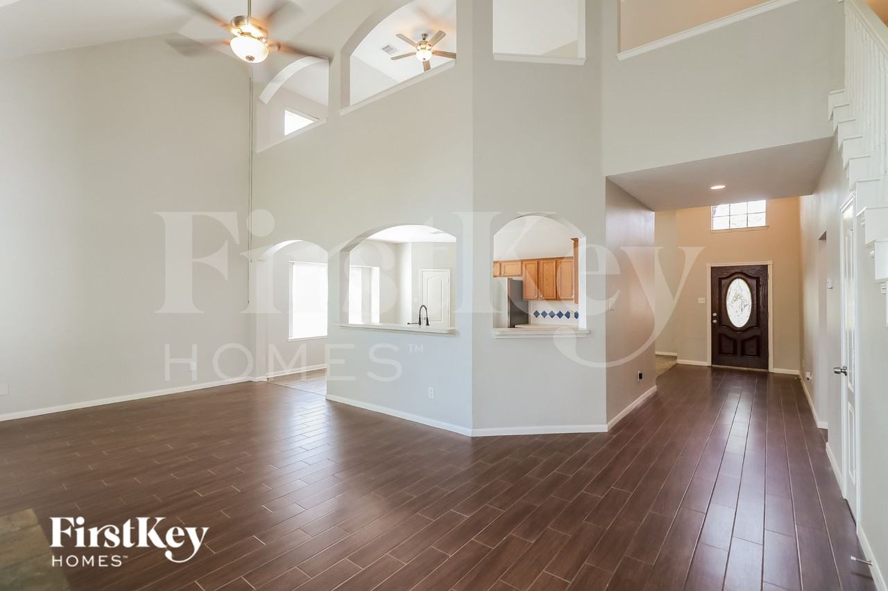 2731 Cross Tide Ln - Photo 4 of 16