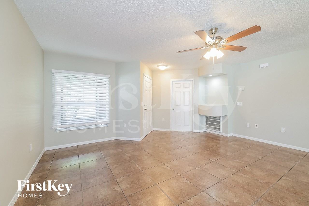 945 Kenbar Ave - Photo 3 of 15