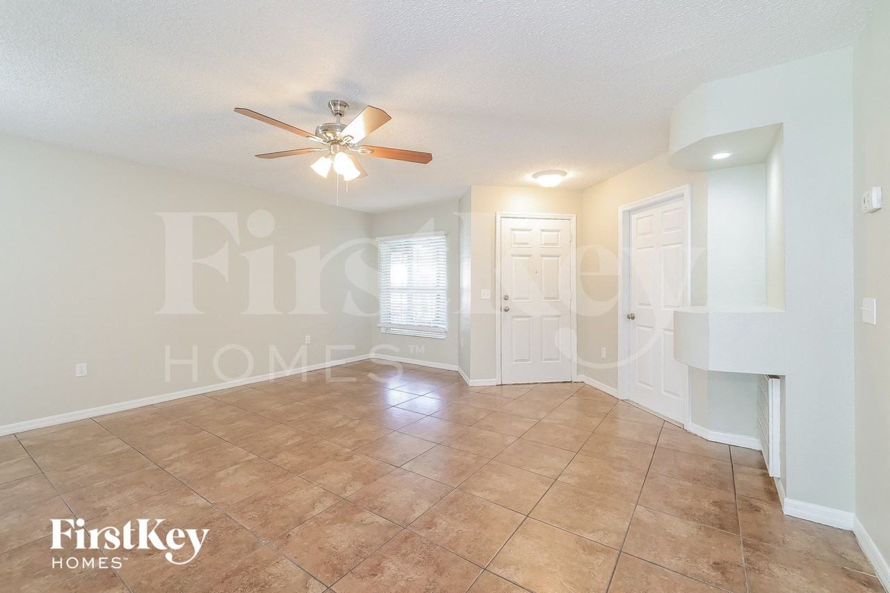 945 Kenbar Ave - Photo 4 of 15