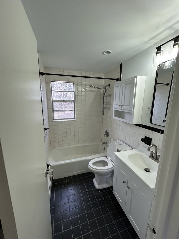 5 Woodlawn Ave #A - Photo 7 of 8