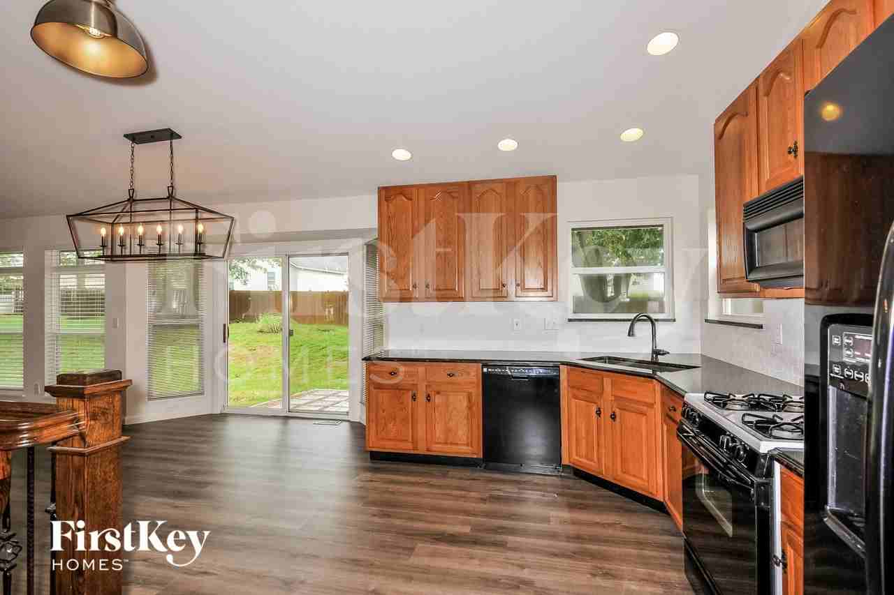 109 Amberway Ct - Photo 6 of 15