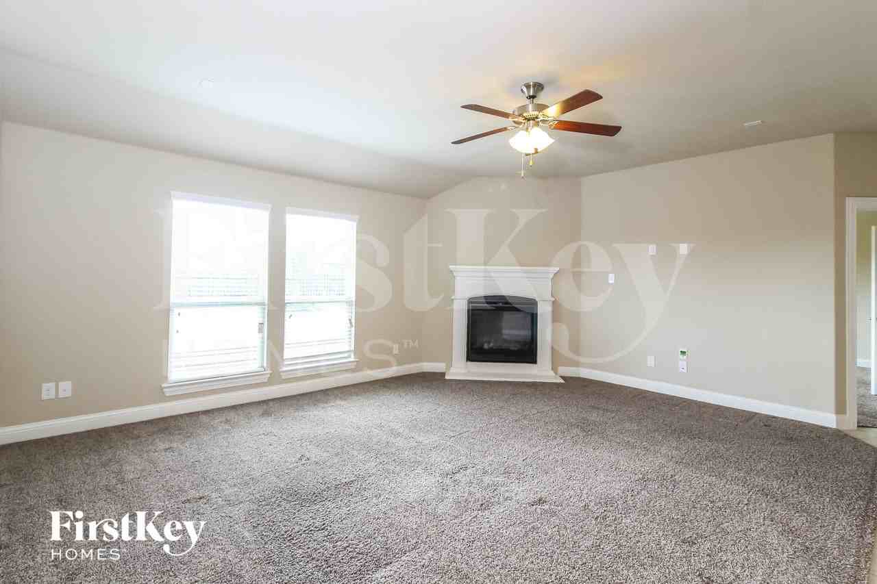 4325 Bayport Dr - Photo 3 of 14