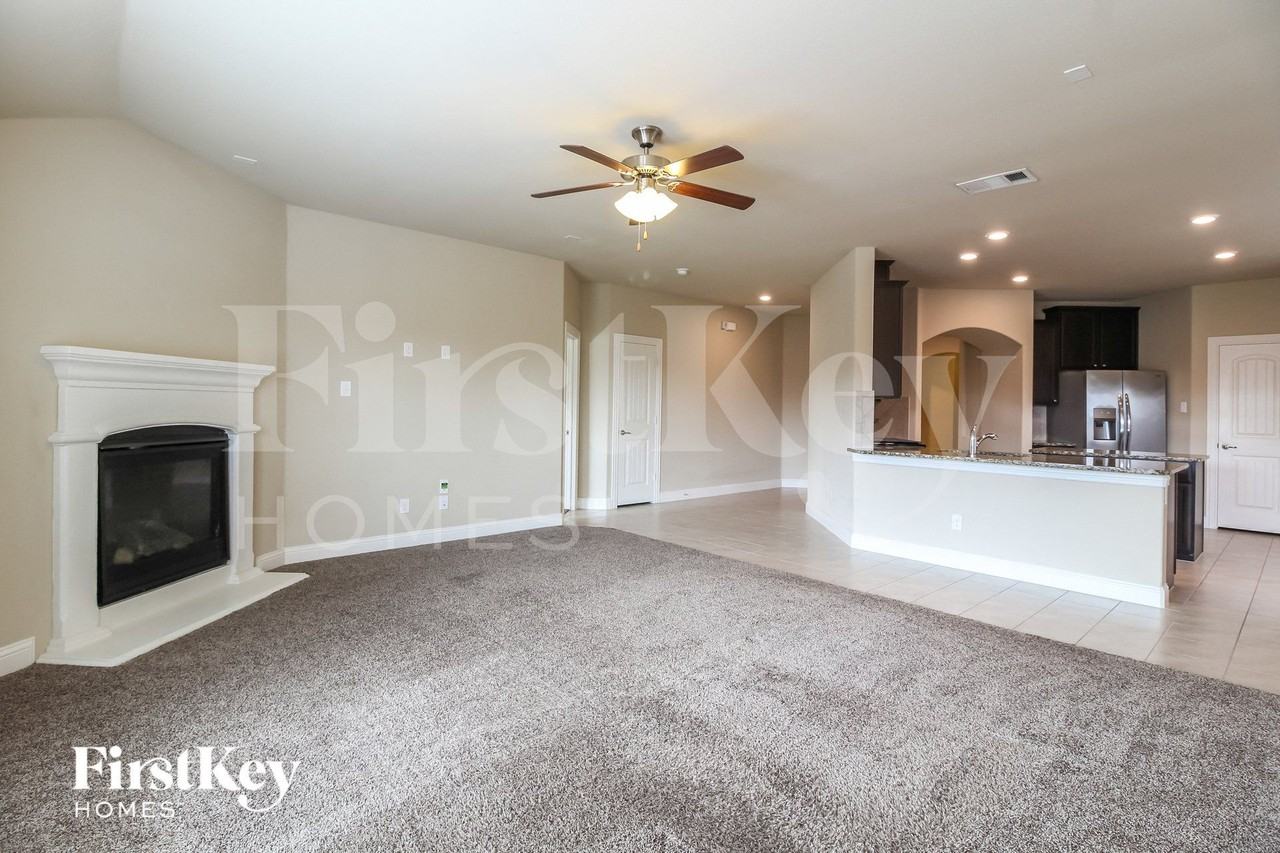 4325 Bayport Dr - Photo 4 of 14