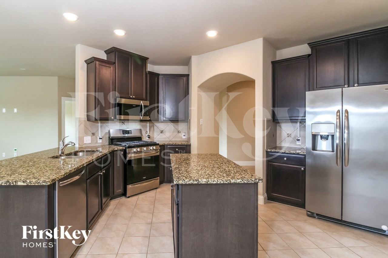 4325 Bayport Dr - Photo 6 of 14