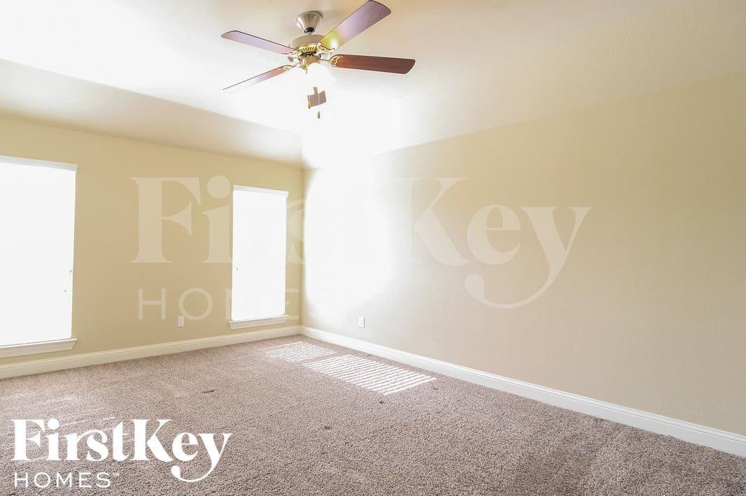 4325 Bayport Dr - Photo 7 of 14