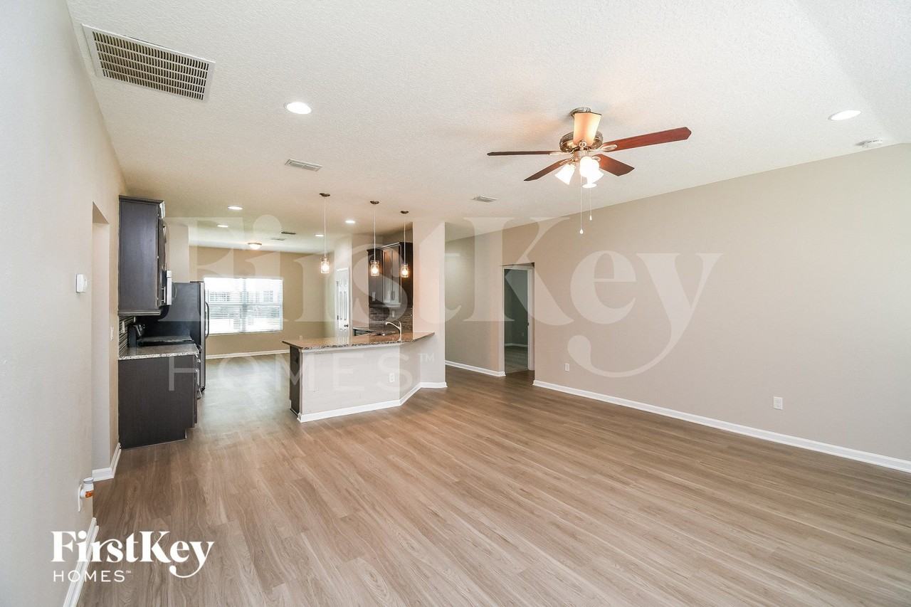 9729 Kline Rd - Photo 4 of 15