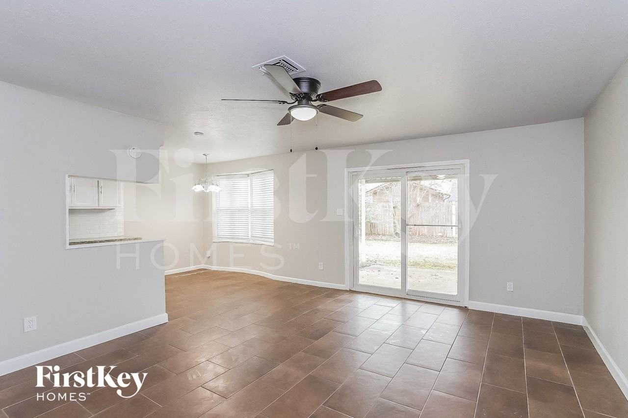 10819 Sagewind Dr - Photo 3 of 15