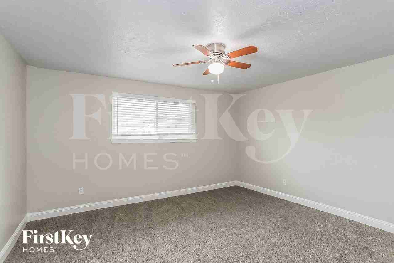 10819 Sagewind Dr - Photo 6 of 15