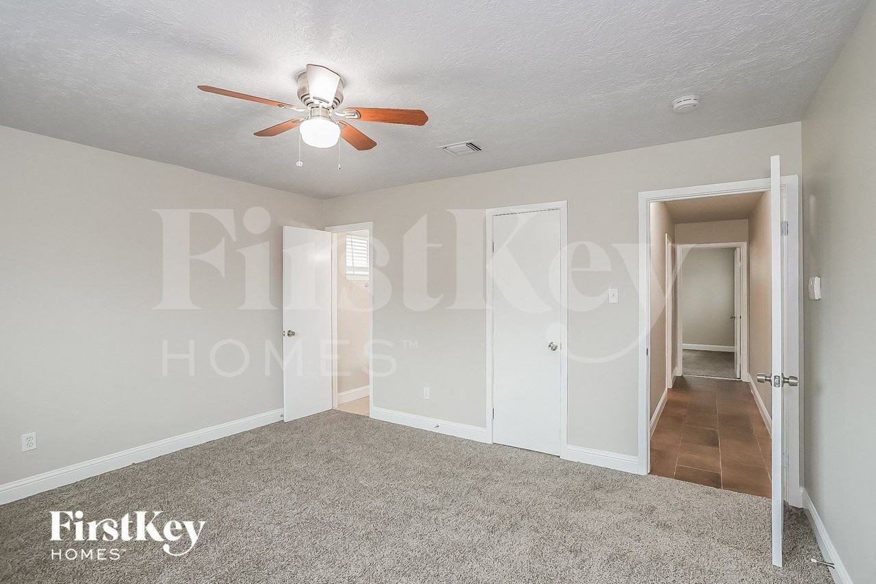 10819 Sagewind Dr - Photo 7 of 15