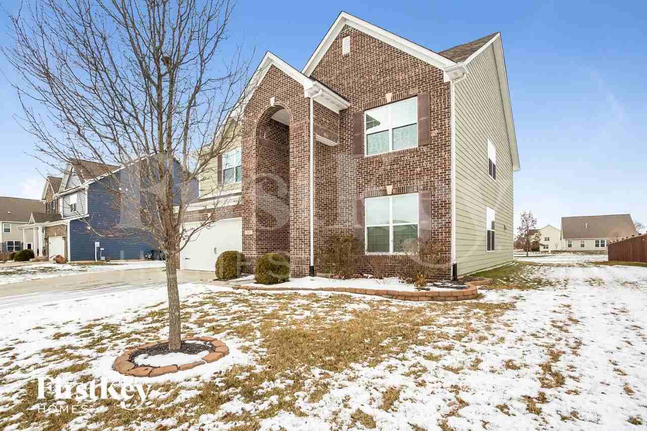 2840 Chalbury Dr - Photo 2 of 15