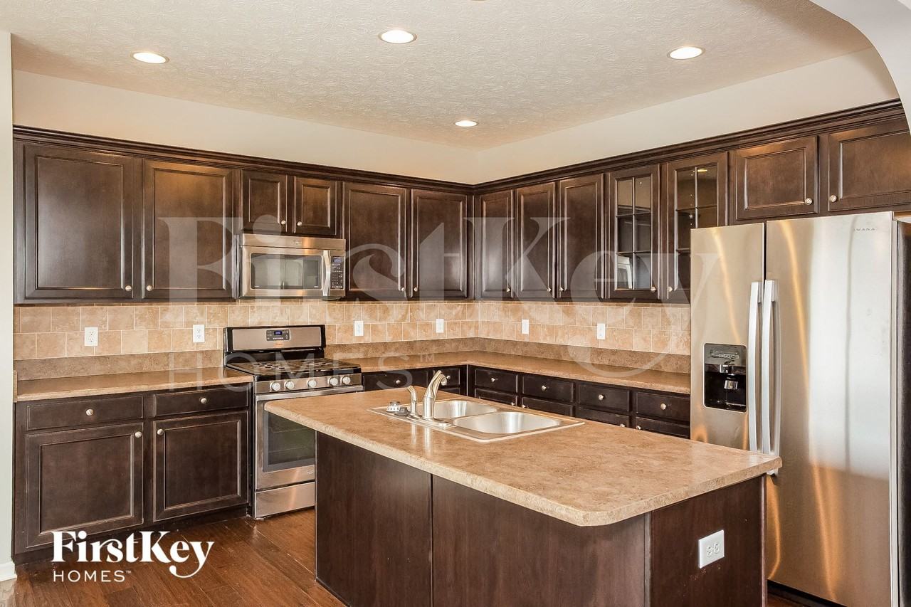 2840 Chalbury Dr - Photo 5 of 15