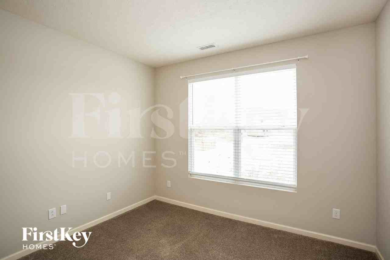 2840 Chalbury Dr - Photo 6 of 15