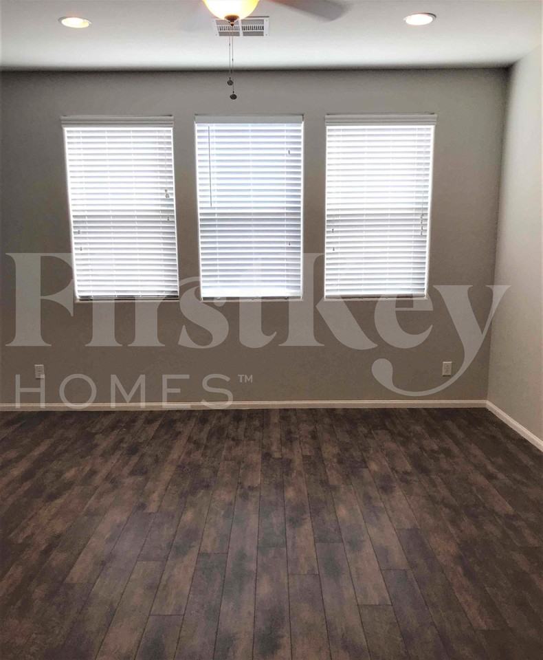 9809 Dryden Ct - Photo 2 of 24