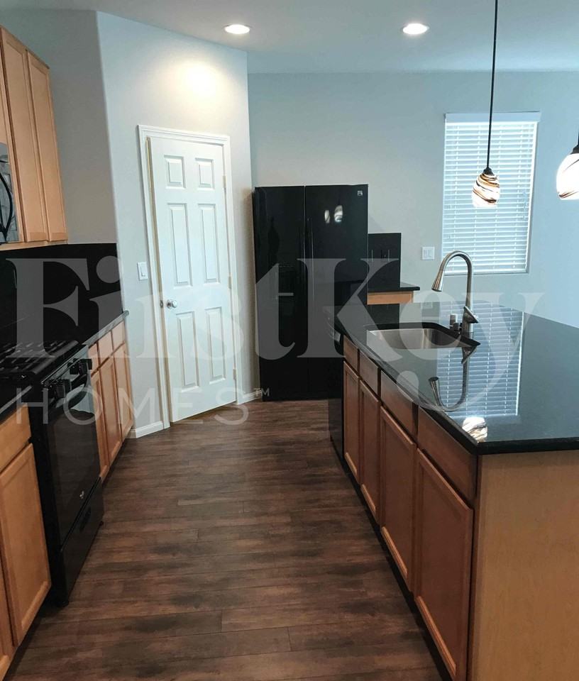 9809 Dryden Ct - Photo 5 of 24