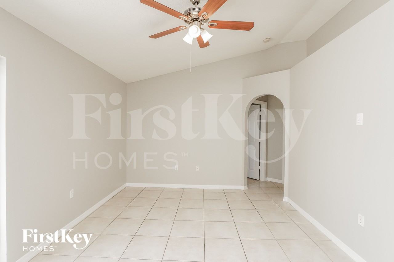 729 Pincon Ln - Photo 2 of 15