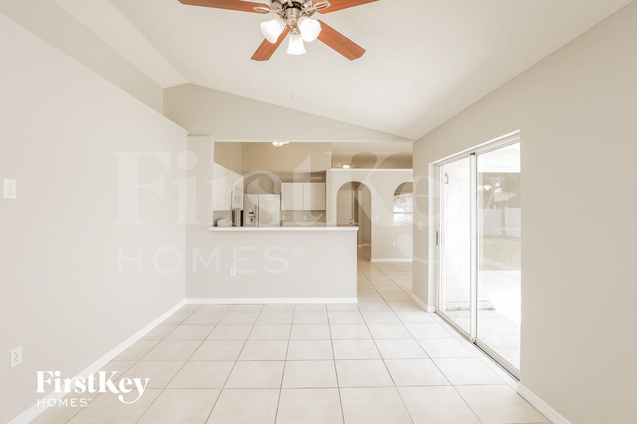 729 Pincon Ln - Photo 3 of 15