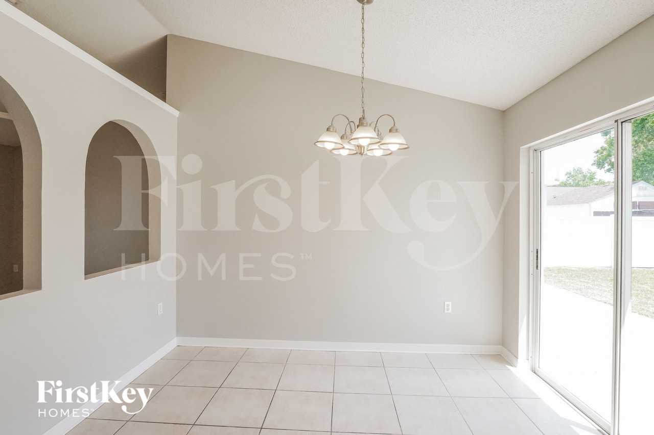 729 Pincon Ln - Photo 4 of 15