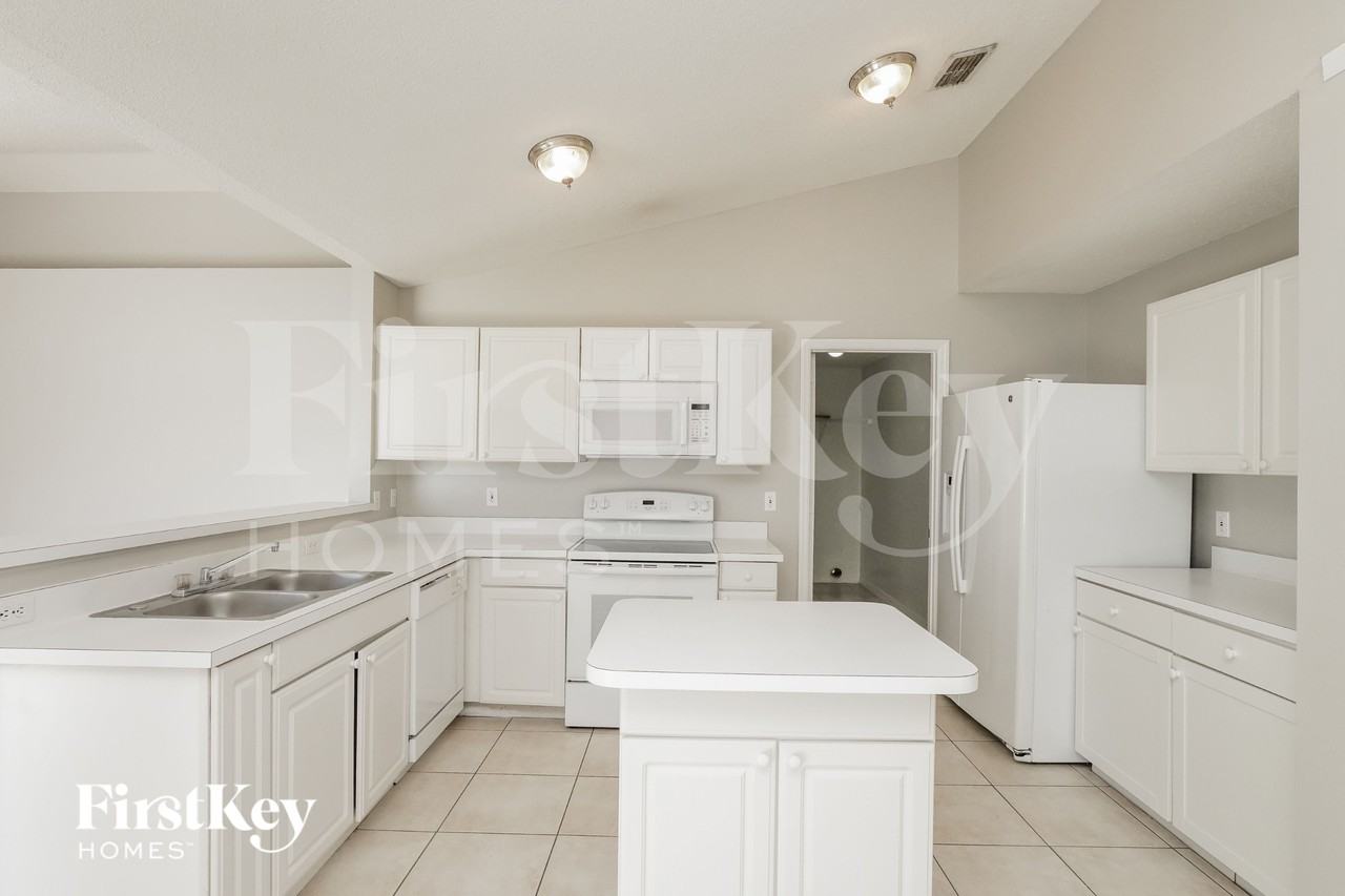 729 Pincon Ln - Photo 5 of 15